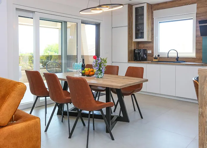 With Parking Space - 23894 Lejlighed